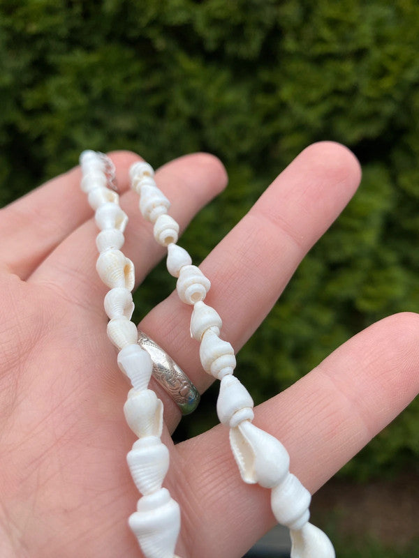 Jemný mušličkový náhrdelník