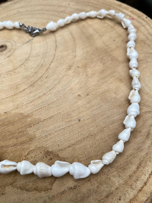 Jemný mušličkový náhrdelník